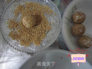 空心麻团--不用泡打粉一样可做出漂亮的空心麻团的做法步骤：7