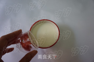 草莓酸奶饮的做法步骤：3
