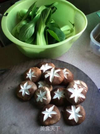 鲍汁青菜炒香菇的做法步骤：1