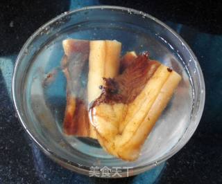 腊肉炒菜花的做法步骤：2