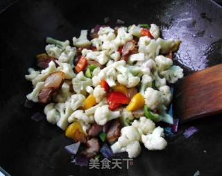 腊肉炒菜花的做法步骤：9
