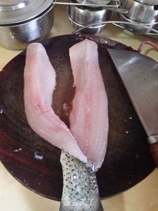 糖醋松鼠鱼的做法步骤：1