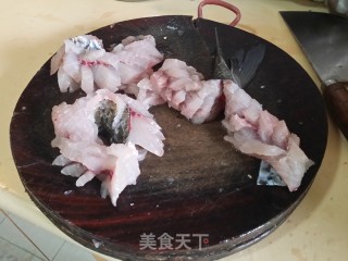 糖醋松鼠鱼的做法步骤：2