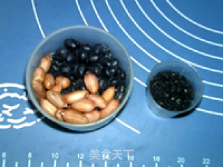 芝麻黑豆浆的做法步骤：1