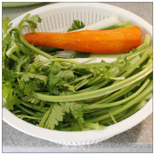 红红火火过大年-----香芹牛肉水饺的做法步骤：1