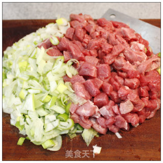 红红火火过大年-----香芹牛肉水饺的做法步骤：3