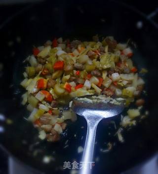 泡菜双菇炒粉条的做法步骤：3