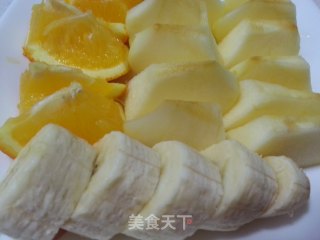 红酒水果饮的做法步骤：2