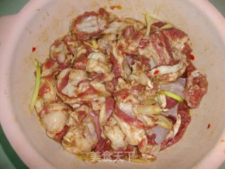 孜然煎烤羊排肉串的做法步骤：1