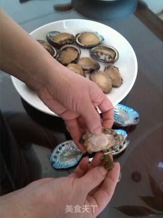 蒜蓉粉丝蒸鲍鱼的做法步骤：2