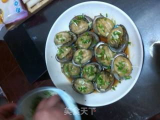 蒜蓉粉丝蒸鲍鱼的做法步骤：6