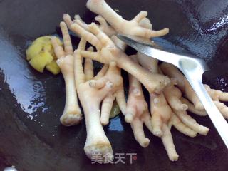 香菇焖鸡爪的做法步骤：4