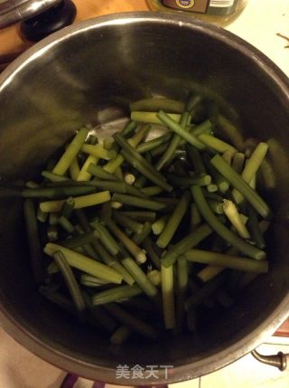 蒜薹炒肉丝的做法步骤：1