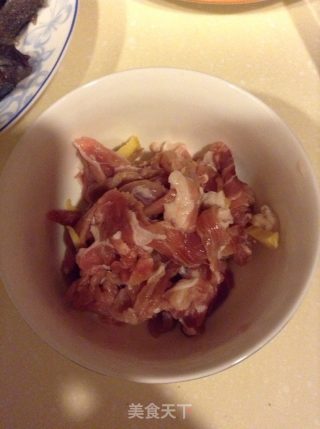 蒜薹炒肉丝的做法步骤：2