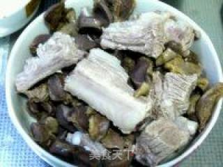 排骨鸡胗压土豆的做法步骤：5