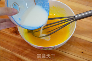 简单材料也能轻松打造出清新系甜点——【奶油杏仁蛋糕】的做法步骤：2