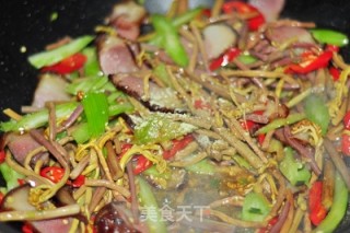 蕨菜炒腊肉的做法步骤：8