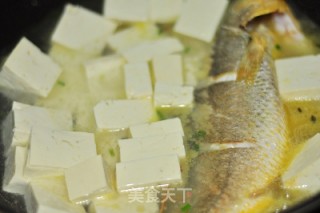 黄花鱼烧豆腐的做法步骤：5