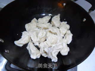 煎饺的做法步骤：2