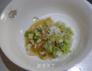 葱花菠菜面的做法步骤：1