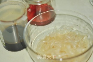 红油海蜇丝的做法步骤：1