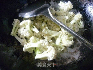 灯椒虾仁炒花菜的做法步骤：5