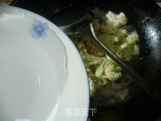 灯椒虾仁炒花菜的做法步骤：6
