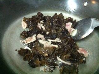 木耳肉片炒芦笋的做法步骤：5