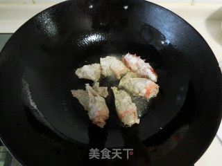 黑椒啤酒帝王蟹的做法步骤：3