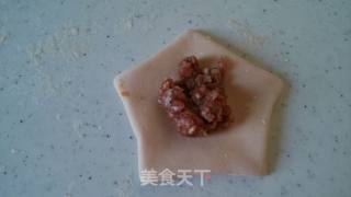 梅花水饺的做法步骤：3