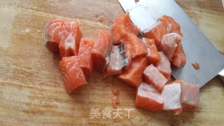 营养美味一道菜——三文鱼西兰花沙拉的做法步骤：1