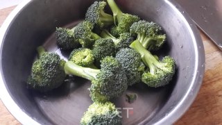 营养美味一道菜——三文鱼西兰花沙拉的做法步骤：5