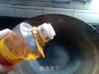 炸鸡翅的做法步骤：1