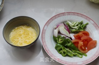 舒舒坦坦吃碗面——蛋炒棍棍面的做法步骤：2