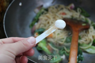 舒舒坦坦吃碗面——蛋炒棍棍面的做法步骤：9