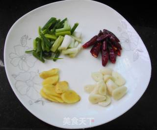 蒜苗炒腊肉的做法步骤：3