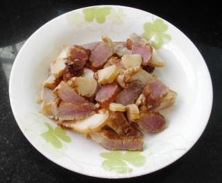 蒜苗炒腊肉的做法步骤：4