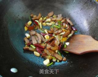 蒜苗炒腊肉的做法步骤：7