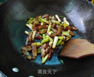 蒜苗炒腊肉的做法步骤：8