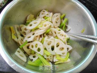 香拌藕片的做法步骤：7