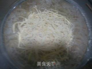 针菇肉松的做法步骤：4