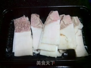 青椒胡萝卜炒腊肉的做法步骤：1