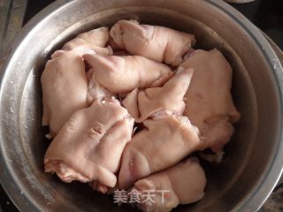 黄豆炖猪蹄的做法步骤：2