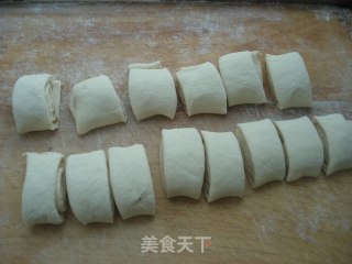 五香花卷的做法步骤：4