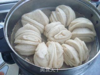五香花卷的做法步骤：9