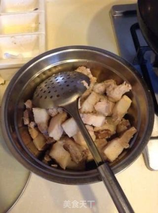 板栗红烧肉的做法步骤：2