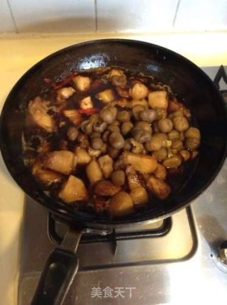 板栗红烧肉的做法步骤：7