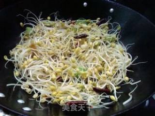 黄豆芽烩猪皮的做法步骤：4