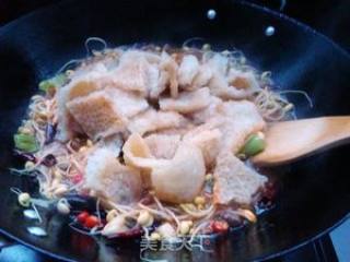 黄豆芽烩猪皮的做法步骤：6