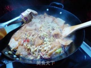 黄豆芽烩猪皮的做法步骤：7
